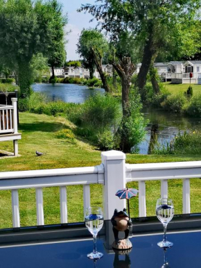 Lake Escape - Hoburne Cotswolds